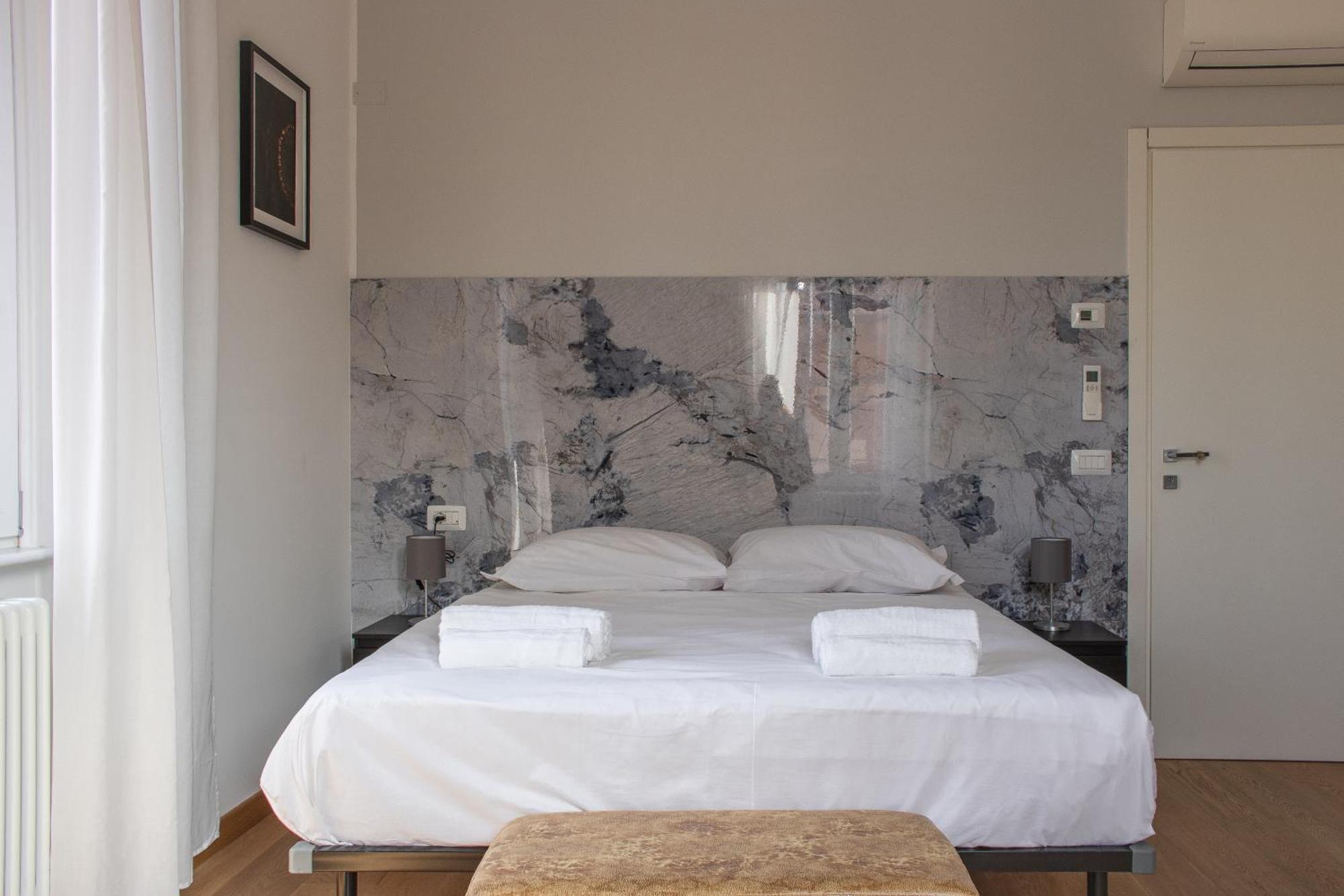 Rrrapido Holy Suites And Rooms - Via Sardegna Milano Eksteriør billede
