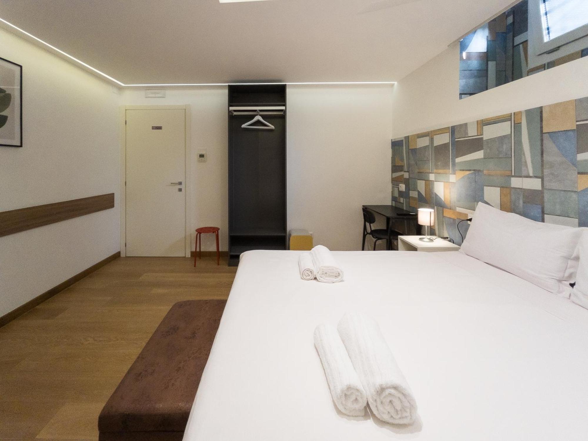 Rrrapido Holy Suites And Rooms - Via Sardegna Milano Eksteriør billede