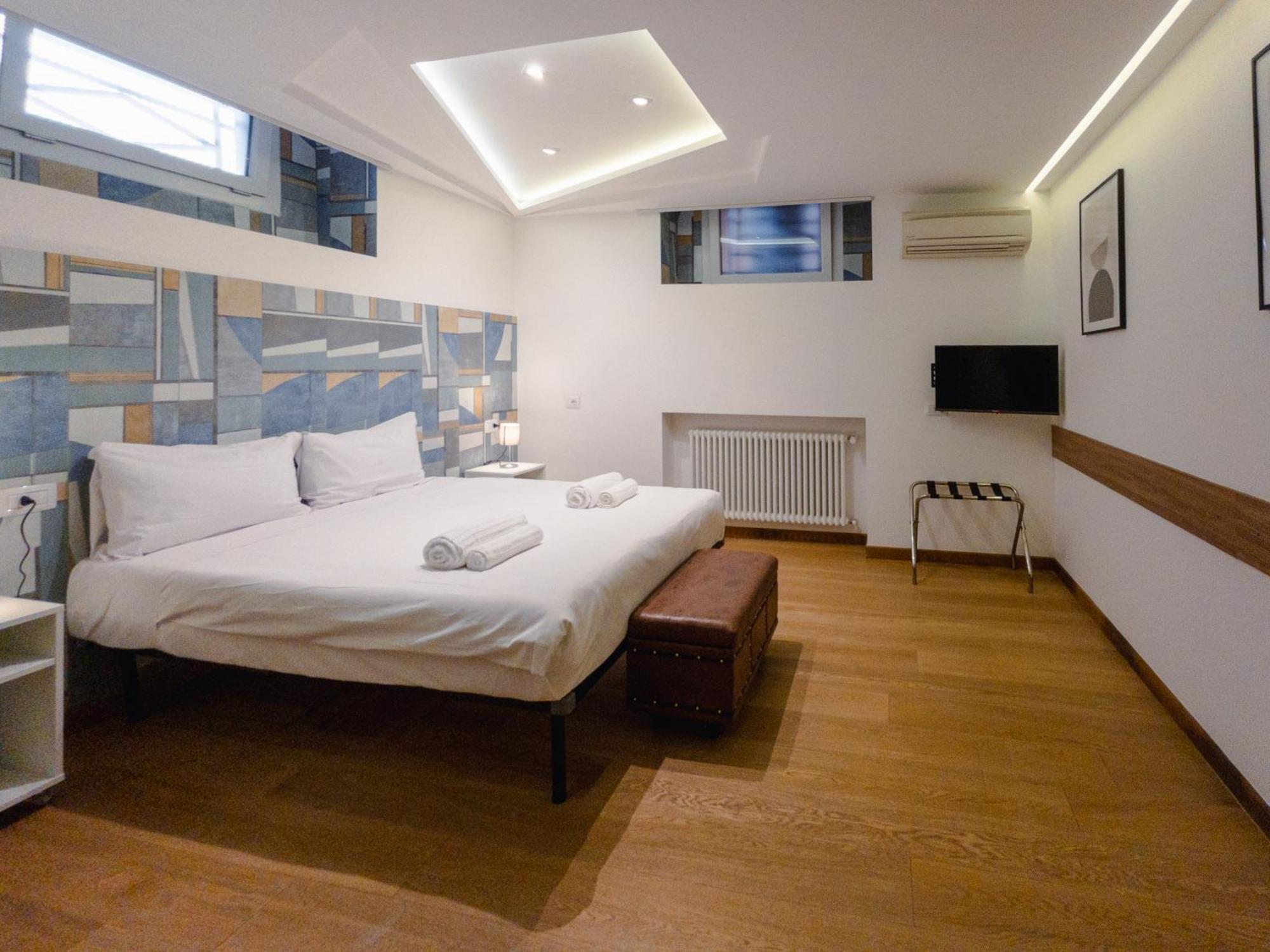 Rrrapido Holy Suites And Rooms - Via Sardegna Milano Eksteriør billede